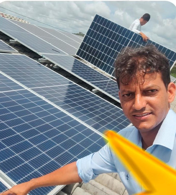 Equipe em projeto solar